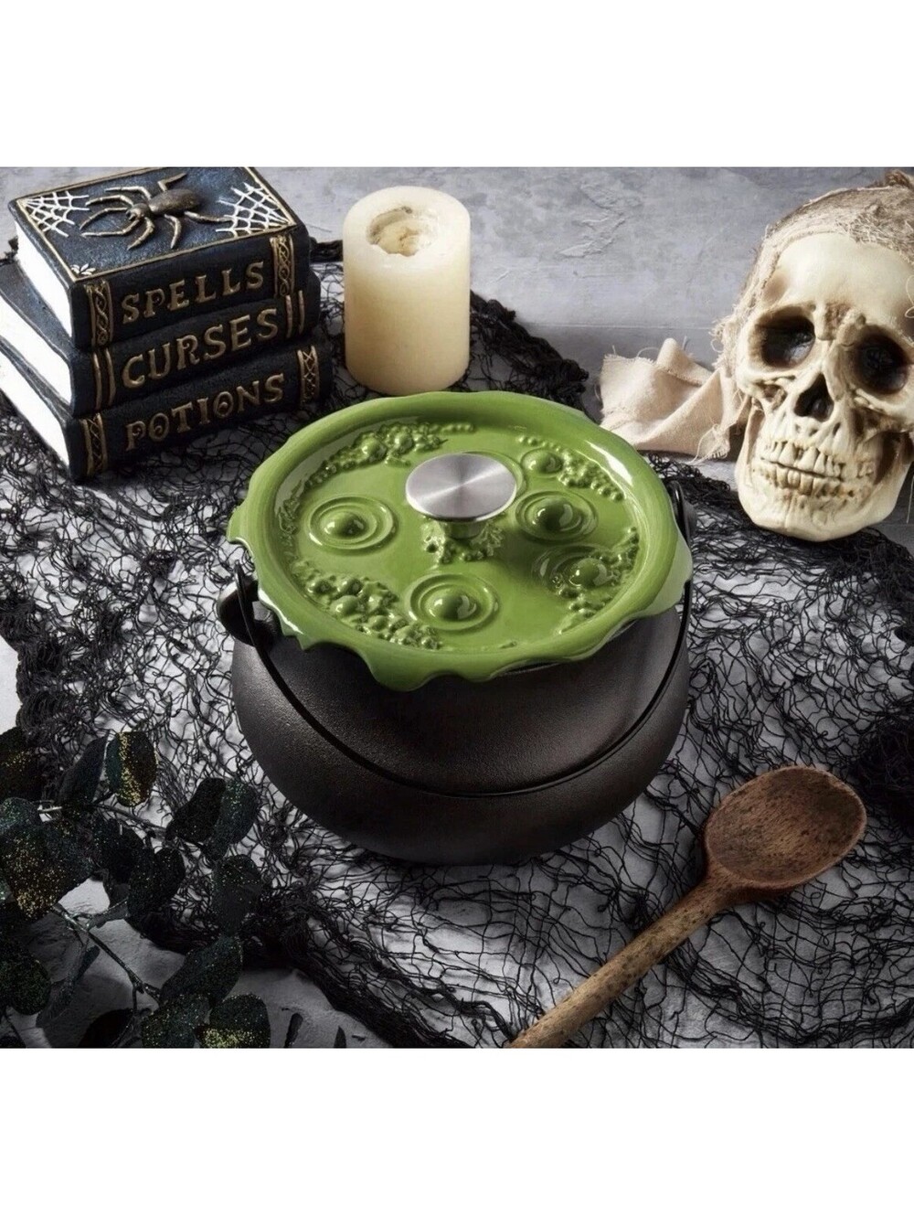 Smith and Clark 4 Quart Cast Iron Cauldron Pot with Green 'Bubbling' Lid in hand
